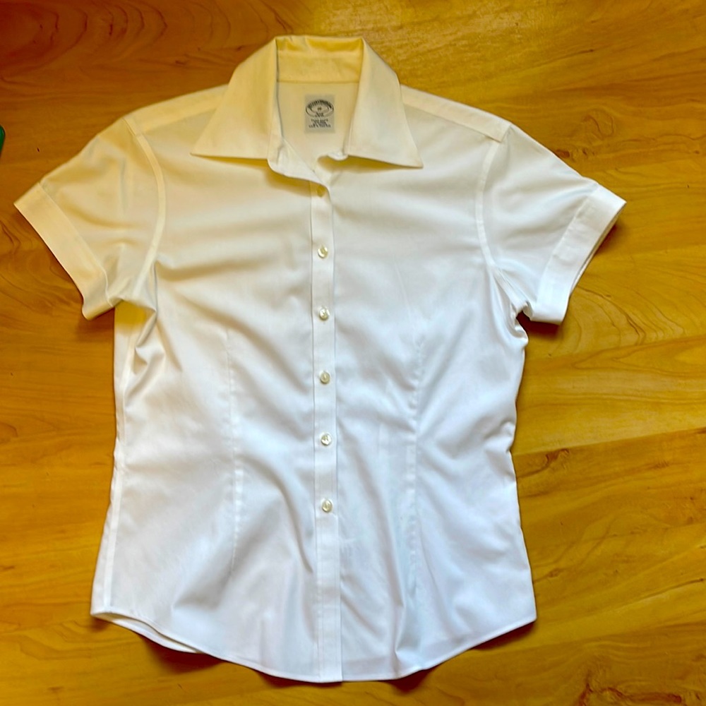 Brooks Brothers short sleeve Oxford shirt. Petite fitted.